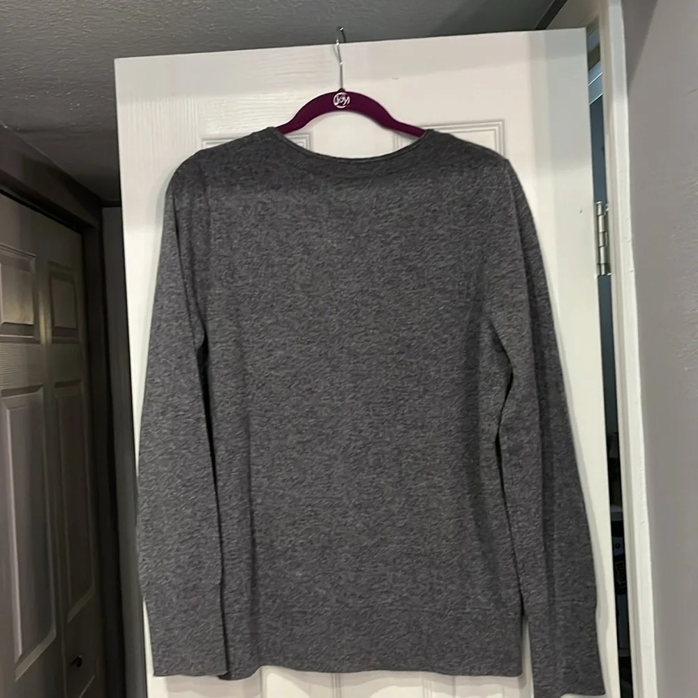 100% Cashmere Men’s V-neck by Halogen. Ribbed along V-neckline, waist & sleeve - Picture 11 of 11